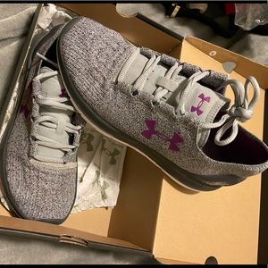 Women’s Under armour tennis shoes